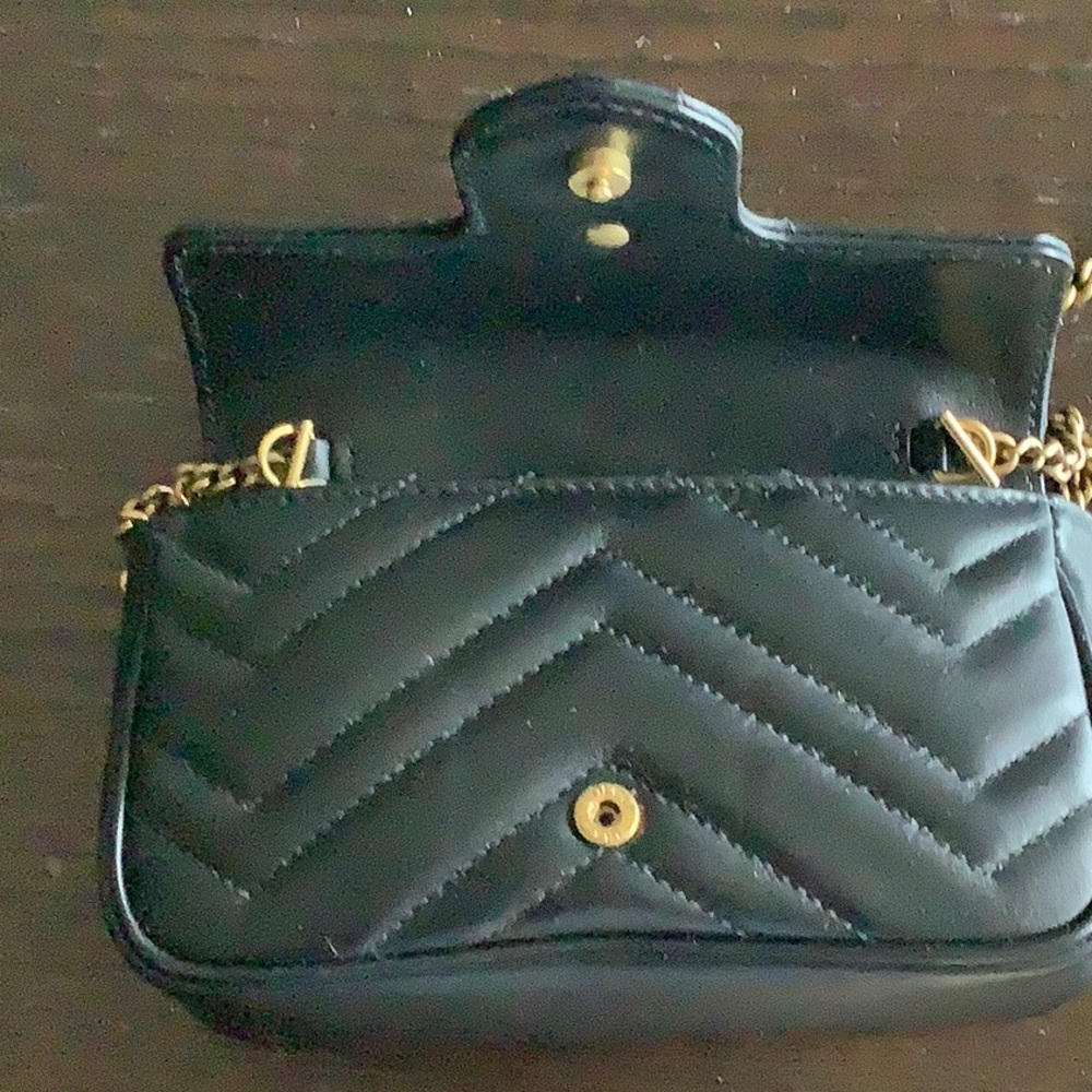 Gucci GG Marmont leather super mini bag in black & gold - Picture 8 of 13